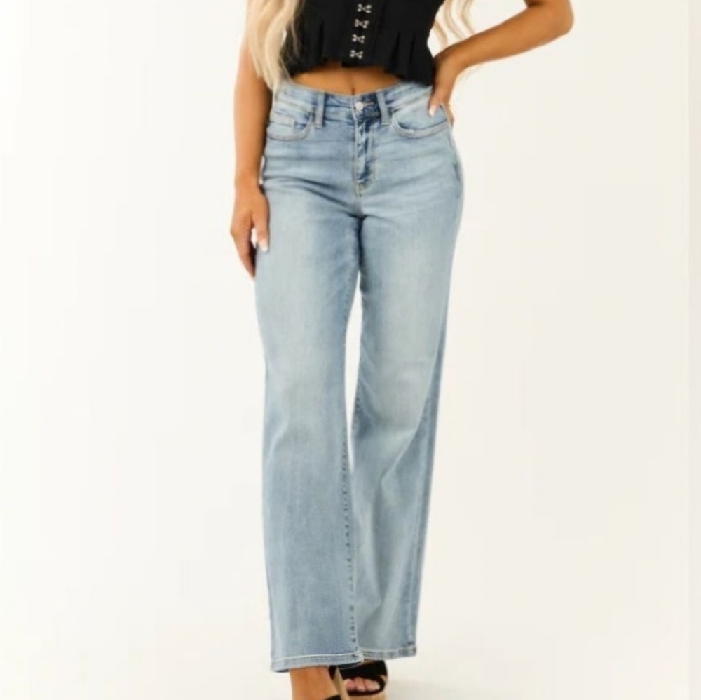 Judy Blue NWTHigh Rise Light Wash Straight Leg Jeans Denim size 9 / 29 waist NWT